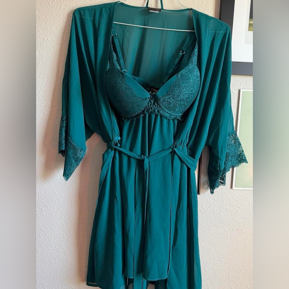 Vintage teal lace slip w sheer robe